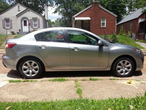 2011 mazda 3 - great condition, manual transmission