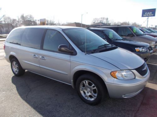 2003 chrysler town & country lx