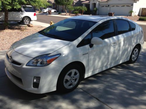 2011 toyota prius 1 owner no accidents brand new tires!!! 50mpg
