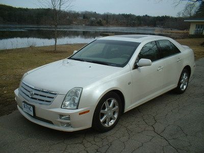 46000 miles touch scren nav leather moonroof all power heated seats 1 owner rwd!