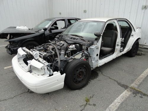 2007 white ford crown victoria 4 door sedan one owner salvage for parts