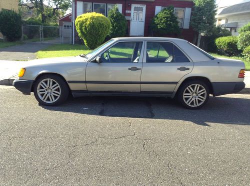 1986 mercedes benz 300e - low milage great condition