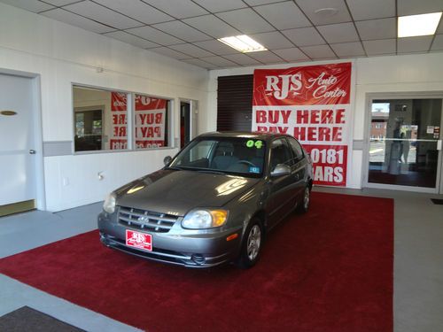 2004 hyundai accent  -2  dr. coupe-- low miles