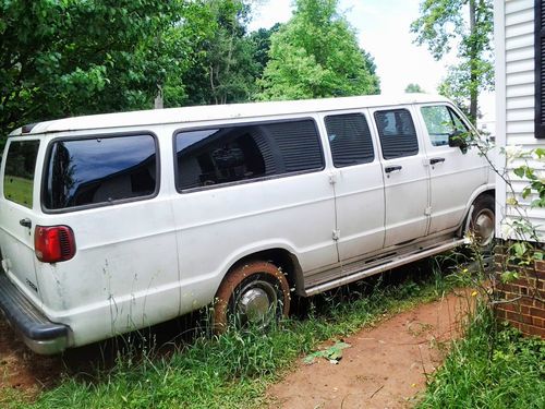 White good condition runs great has a cargo screen behind 2nd row seat