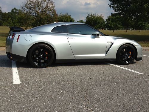 2011 nissan gt-r super silver low miles with over 10k in mods