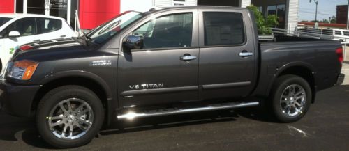 2012 nissan titan sl crew cab pickup 4-door 5.6l