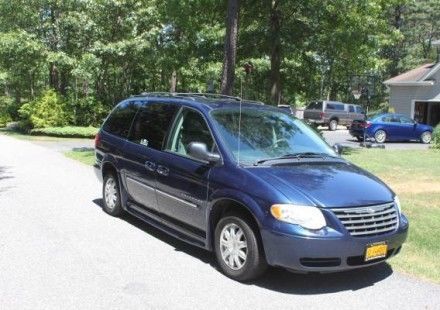2005 chrysler town and country - handicap accessible wheelchair van