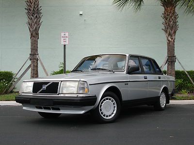 Classic 1989 volvo 240dl sedan - runs strong - florida owned! no reserve!