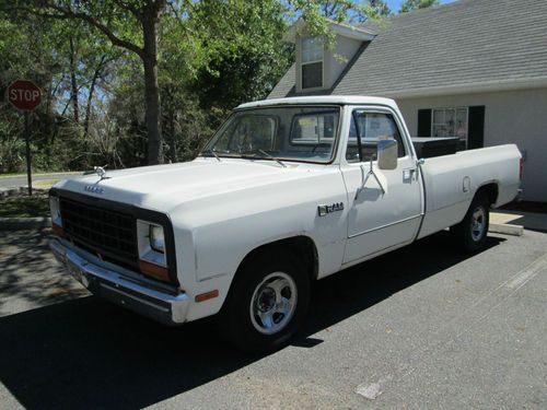 1982 dodge d-150 pickup 318 - 4 speed 2wd half ton solid fla truck drive home