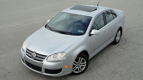 2007 volkswagen jetta 2.5l wolfsburg edition loaded-leather-mp3-moonroof -1owner