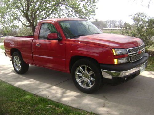 Clean 2007 chevy 1500    52000  miles nice red