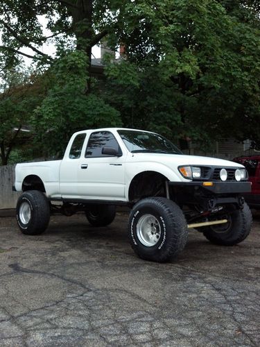 Toyota tacoma off road dana 44 detroit locker boxed and stretched front end 4x4