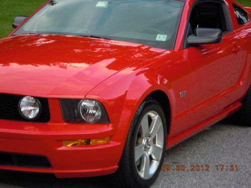 Mustang gt coupe premium 2007, torch red clearcoat, dark charcoal leather
