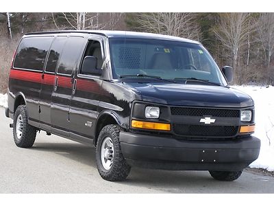 Chevy express 2500! 155" x-long! duramax turbo diesel! tool racks! cab protector