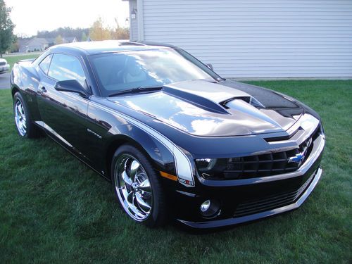 Supercharged,black,manual,ss,new,coupe,silver,ram air,leather,six speed,nickey