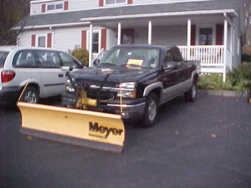 2005 chevy z71 4x4 /1/2 ton pickup (extended cab / 4 door / snow plow)