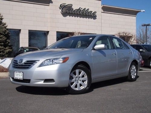Very clean hybrid camry - low miles carfax certified well maintained