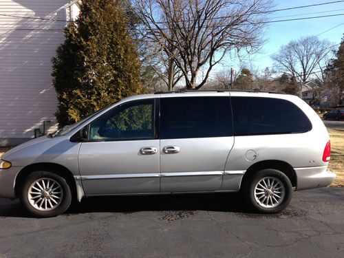2000 chrysler town and country minivan