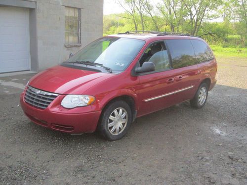 2005 chrysler town and country minivan v6 auto sto n go power doors power gate