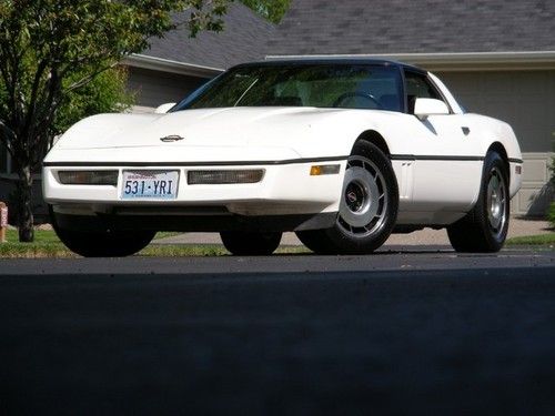 1984 chevrolet corvette removable glass top, 3 owner, very low mileage