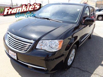 Touring 3.6l loaded town and country dvd system back up camera clean carfax