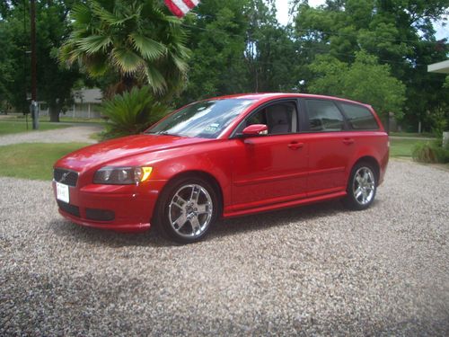 2005 volvo v50 t5 wagon 4-door 2.5l super quick turbo 7 k mi red grey interior
