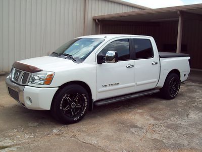 White crewcab runningboards grayleather interior all electric wheels dualexhaust