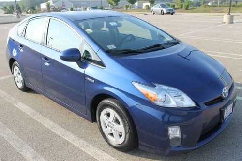 2012 toyota prius ii  hybrid. one-owner, well-maintained and 48-50 mpg!