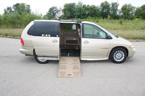 Chrysler town &amp; country wheelchair accessible handicap ramp van, leather