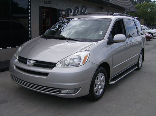2005 toyota sienna xle,loaded,leather,pwr doors,pwr hatch,leather,jbl sound !!