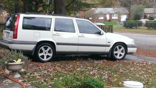 1998 volvo v70 x/c awd wagon 4-door 2.4l, excellent condition, well maintained