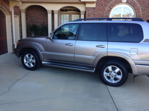 2005 toyota land cruiser 1 owner family with no damage history