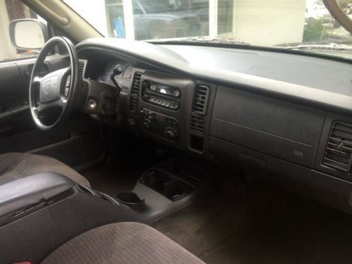 Silver 2003 dodge durango v8 5.9 with 3rd seat and tow pacage
