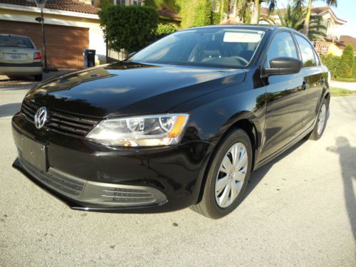2012 vw jetta in excellent condition with 18,700 miles only