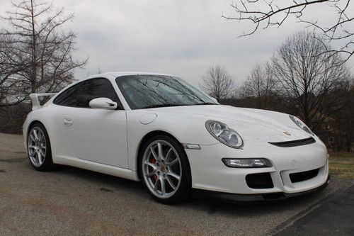 Gt3~big $$$ in extras~6,912 miles~porsche serviced~40pics~lowest price on ebay!!