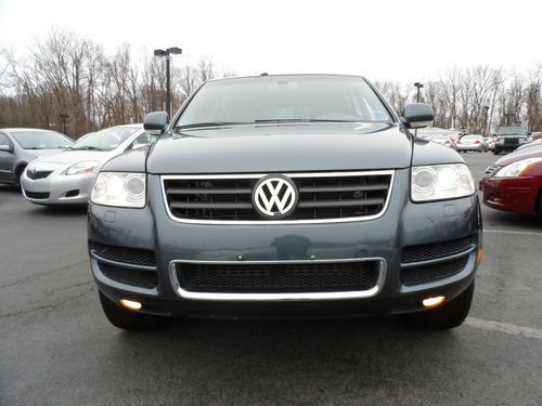 2005 vw touareg..v8..navigation..leather..clean carfax..serviced..very clean!!