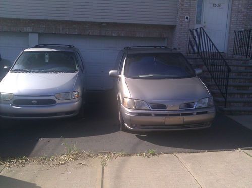 2 minivans for the price of 1...no reserve