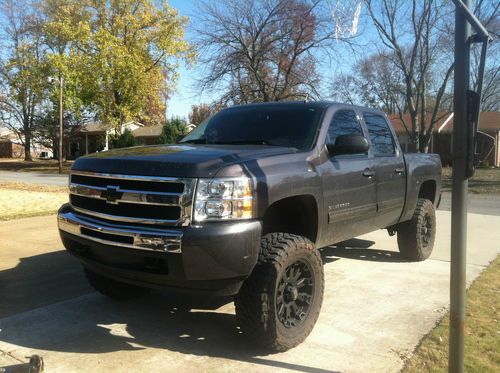 2010 lifted chevy z71 4x4 1500