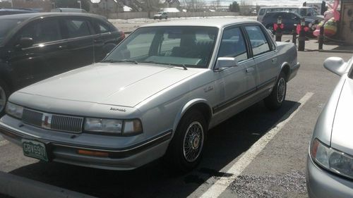 Classic 1989 cutlass ciera,  low miles,  good title, clean, light gray