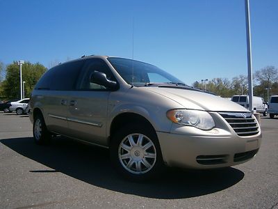Low reserve one owner well equipped 2005 chrysler town and country