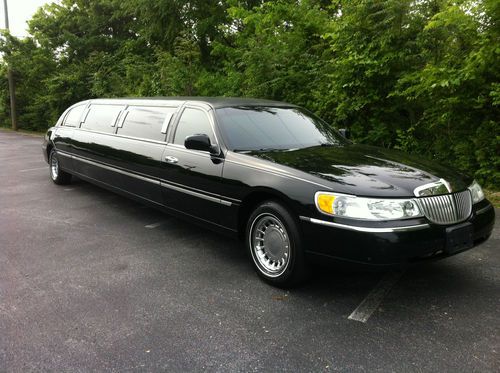 2001 lincoln town car executive limousine 4-door 4.6l **limo** no reserve