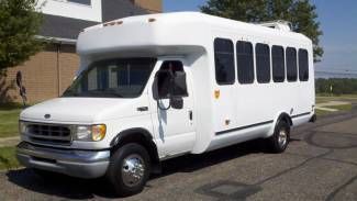 '99 eldorado national bus ford 7.3 l diesel w/ wc lift everything works 170k mis