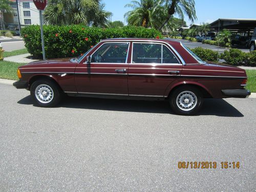 1982 mercedes benz 300d turbo 4 dr,new a/c,new brakes,leather,low mile,clean
