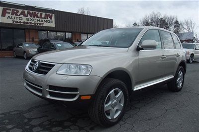 2004 vw touareg all wheel.navigation,air suspension,heated seats suv ,cold ac