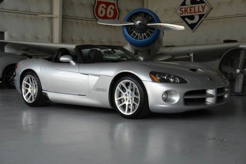 Srt 10 roadster-silver/blk-non smoker-low miles-very clean!