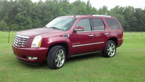 Ceo driven extra clean 07 cadillac escalade 107000 regularly maintained miles