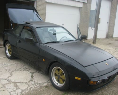 Black 1984 porsche 944, 2 door coupe, gold fuchs, 5 speed, european vin #
