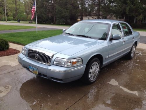 2007 mercury grand marquis - only 26,380 miles - blue - mint condition