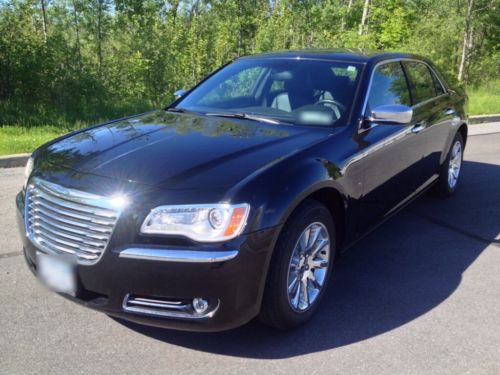 2011 chrysler 300 limited sedan 4-door 3.6l ** meticulously maintained **