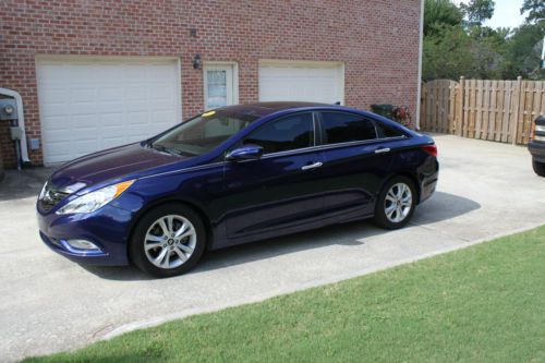 2011 hyundai sonata limited. very clean!! loaded! 1 owner